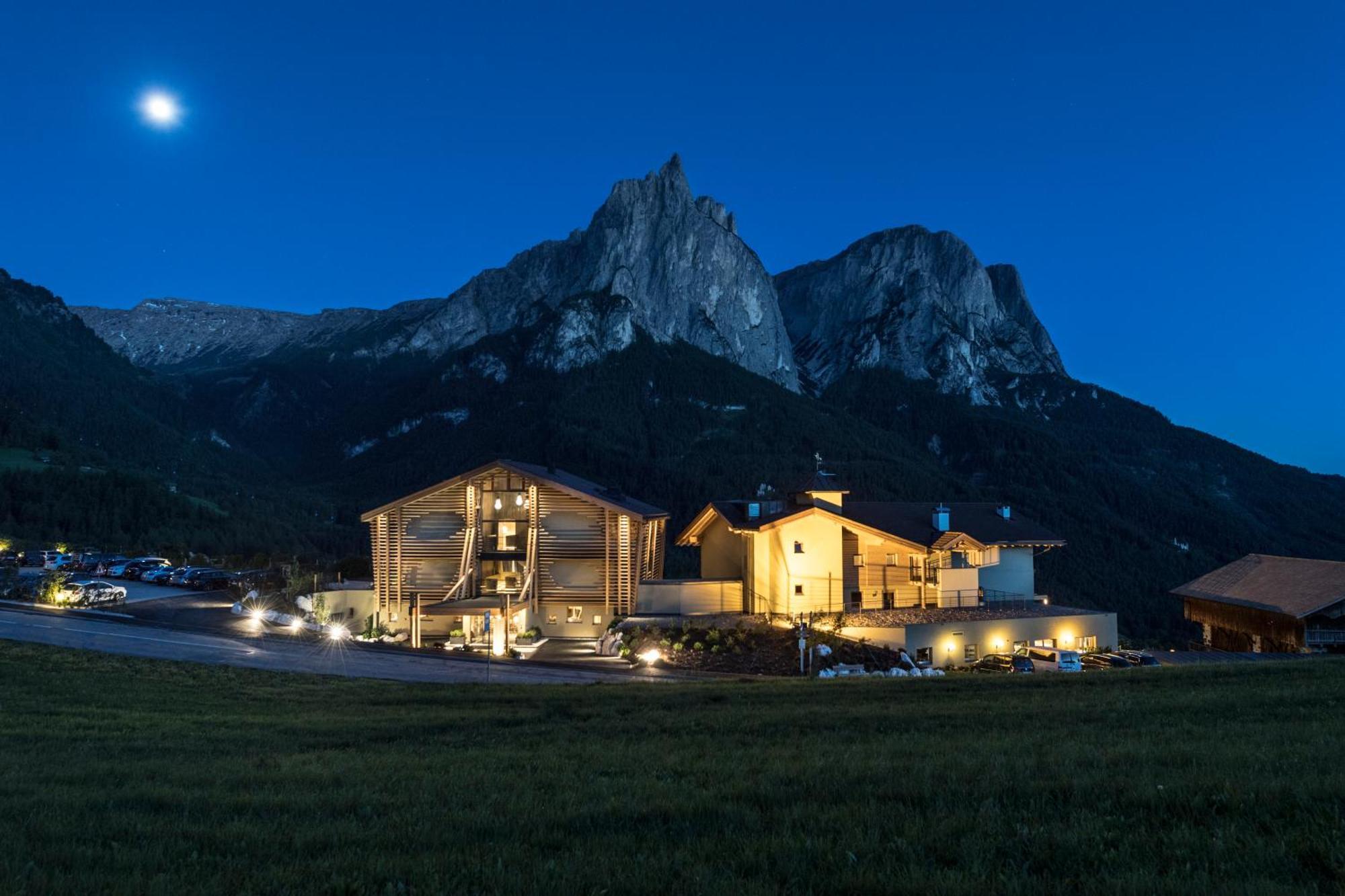 Hotel Valentinerhof Siusi Bagian luar foto